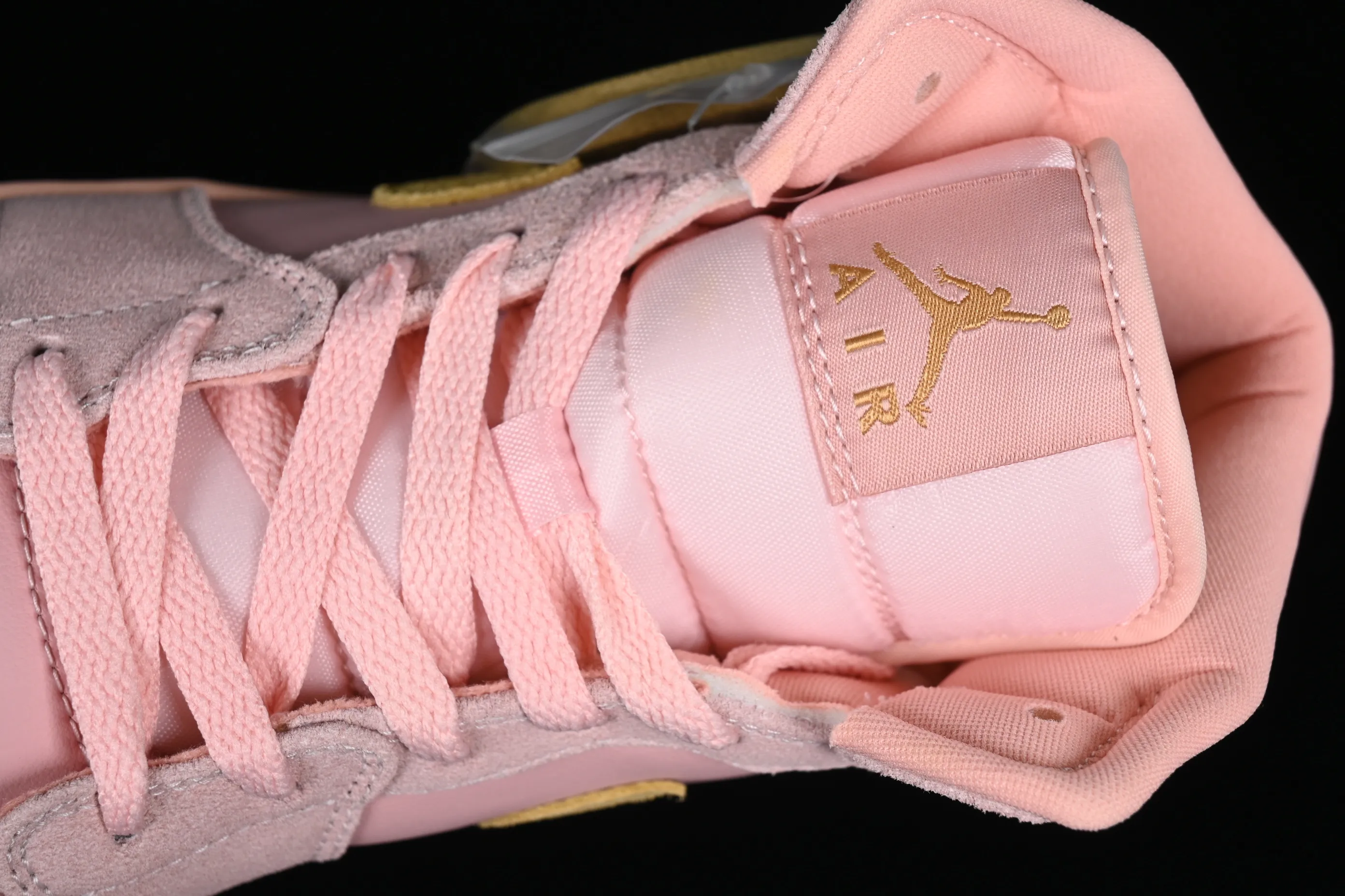 All categories Air Jordan Jordan series basketball shoes Air Jordan 1 Mid Air Jordan 1 Mid AJ1 Joe 1 coral gold dirty pink suede mid-top retro basketball shoes 852542-600
